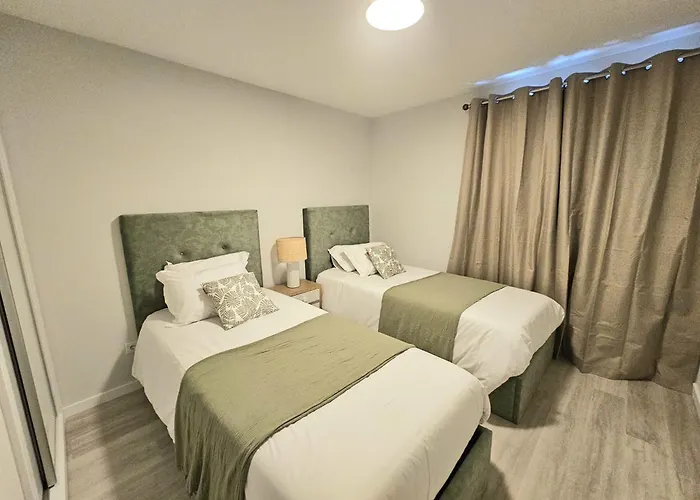 Garajau Palace Sea View I דירה קאניקו