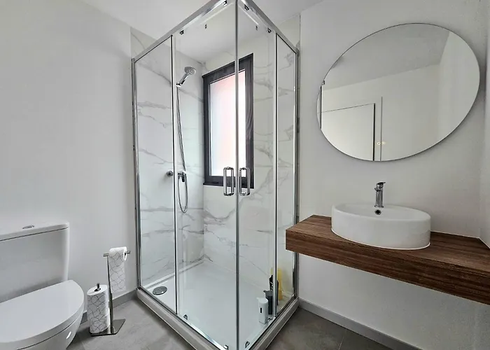 Garajau Palace Sea View I דירה קאניקו